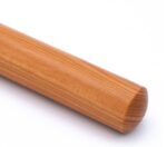 Ronde houten stok met warme houtkleur.